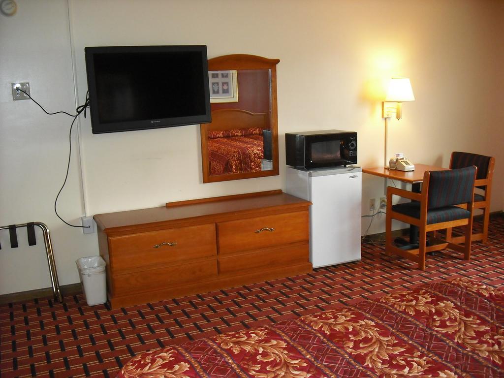 Regency Inn Hudson Exteriör bild